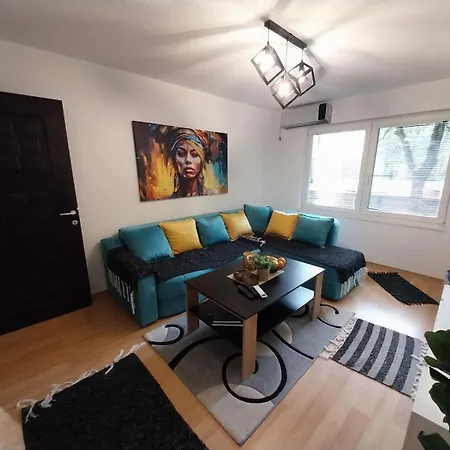 Cozy Enchanted Story - Sara 斯科普里